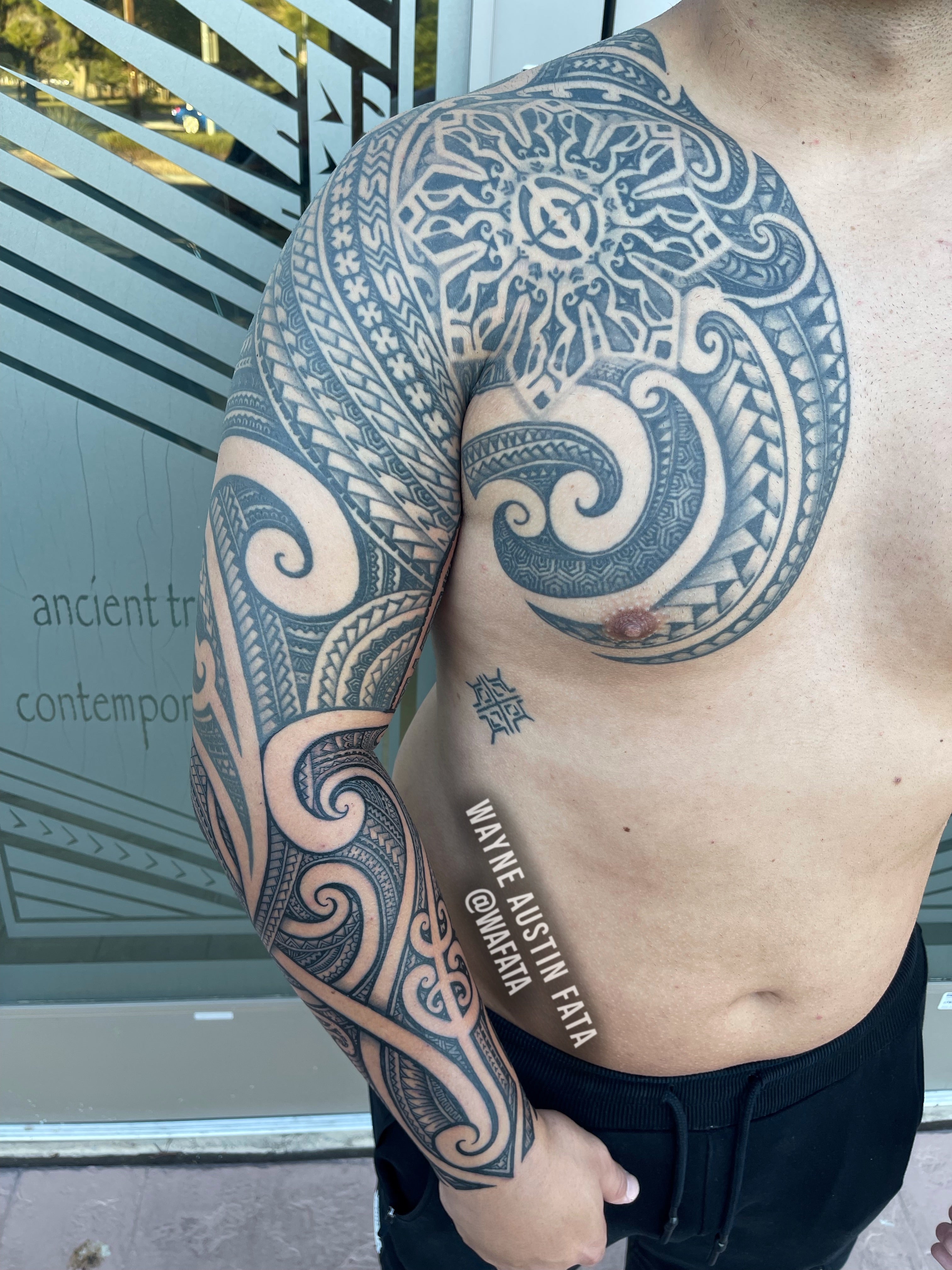 Polynesian geometric fusion tattoo | Tattoos, Polynesian designs, Maori  tattoo